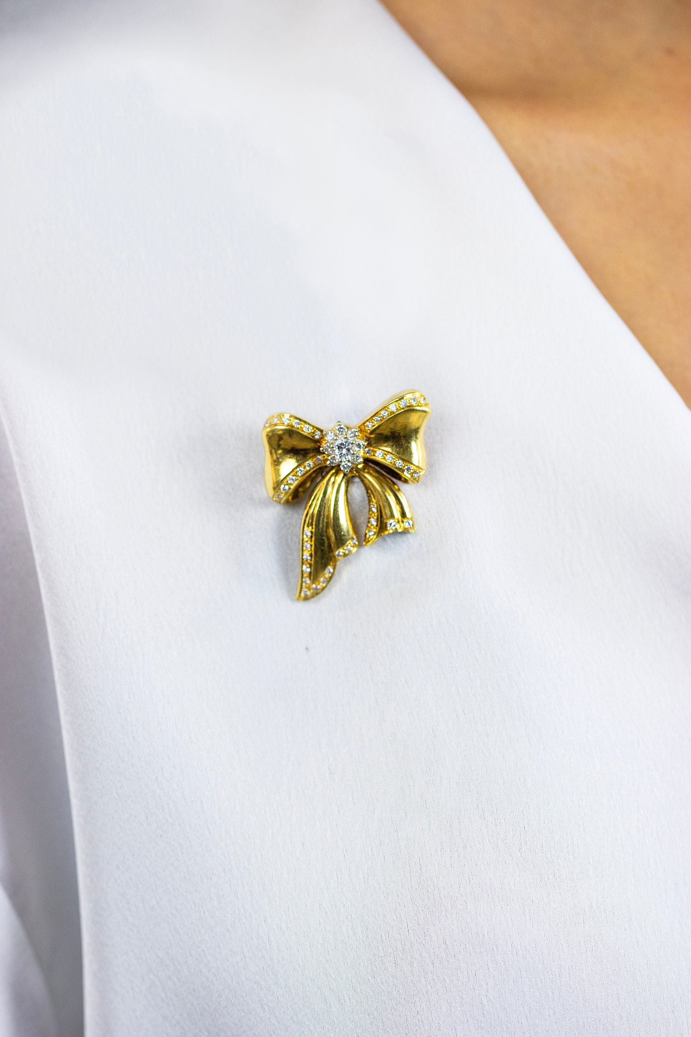 1.01 Carats Total Brilliant Round Diamond Ribbon Bow Tie Brooch in Yellow Gold