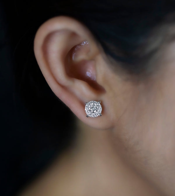 1.13 Carats Total Round Brilliant Diamond Cluster Illusion Stud Earrings in White Gold