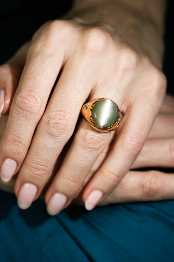 Very Rare 28.30 Carats Cabochon Cat's Eye Chrysoberyl Diamond Cocktail Ring in Yellow Gold