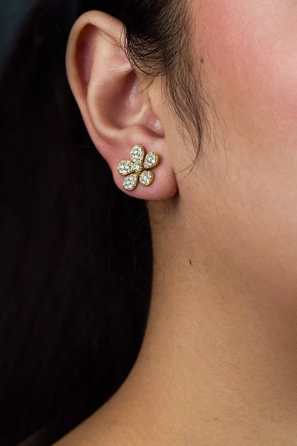 timeless sparkle and elegance handcrafted by Roman Malakov in New York.