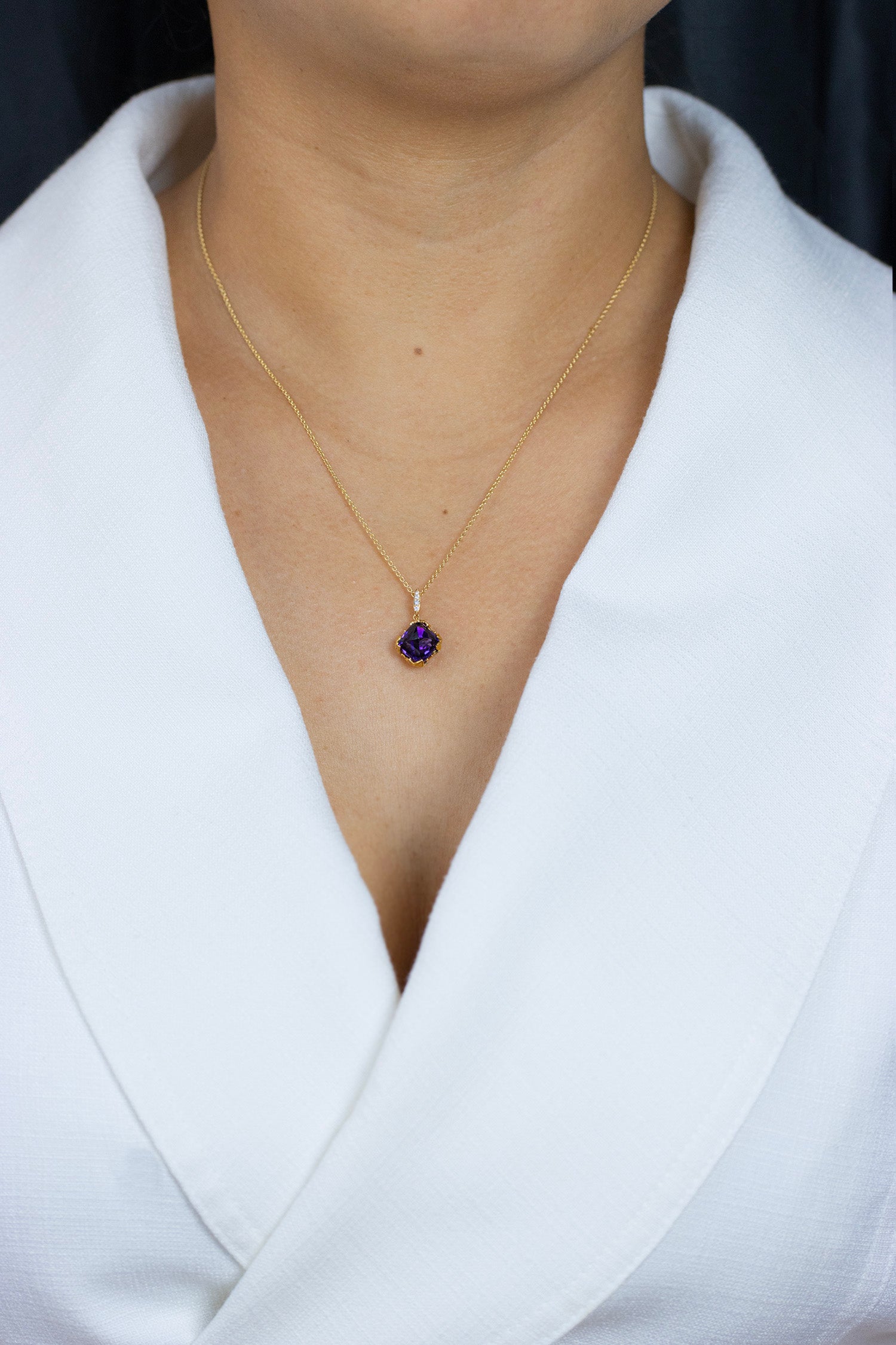 Carrera y Carrera 2.83 Carats Sugarloaf Amethyst & Diamond Lia Pendant Necklace in Yellow Gold