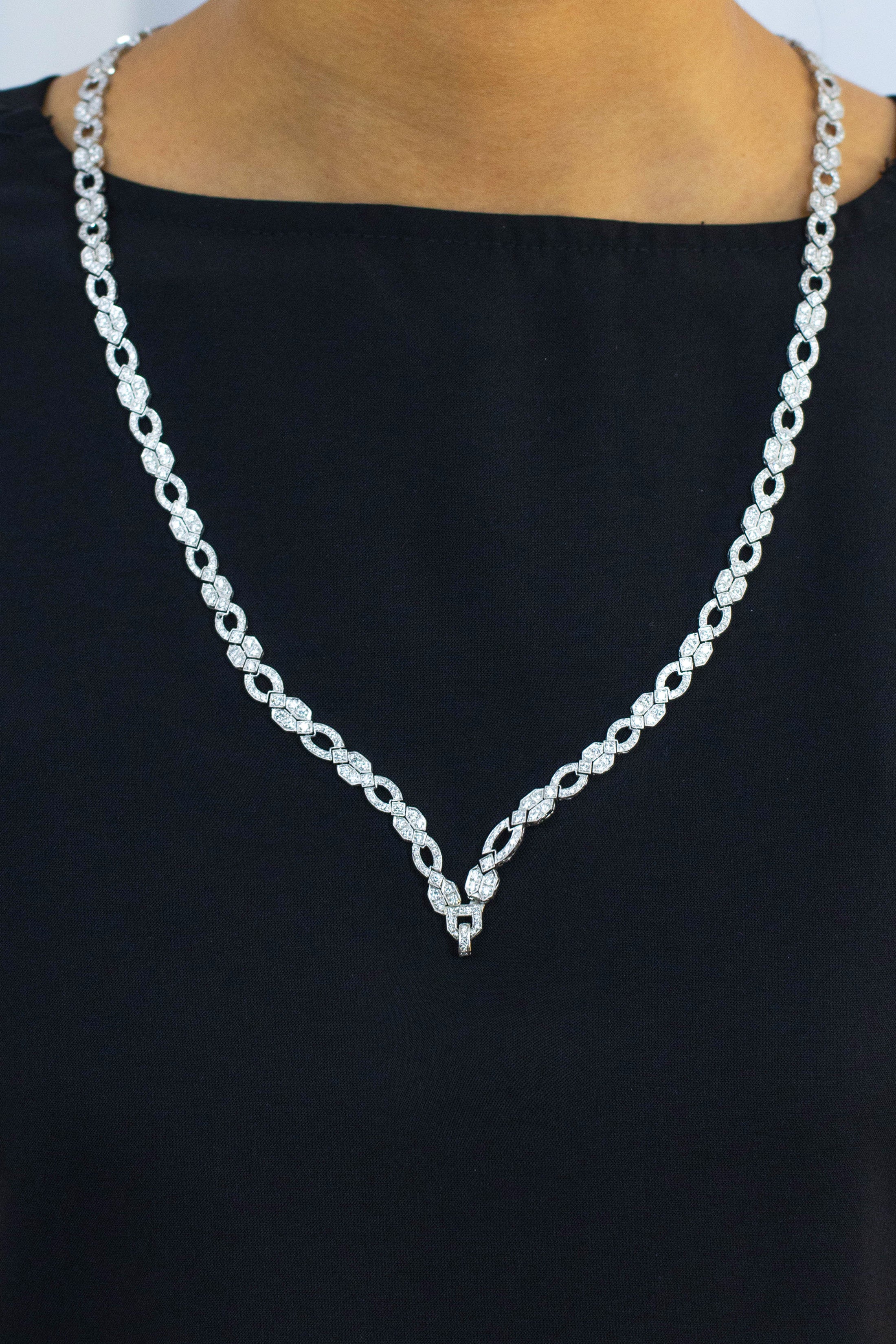 Antique-Style 20.60 Carats Total Round Cut Diamond Collapsible Necklace in Platinum