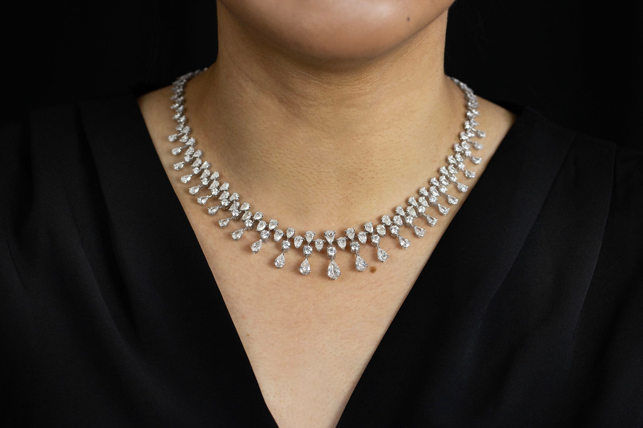 25.60 Carats Total Graduating Mixed-Cut Diamond Collar Necklace in White Gold