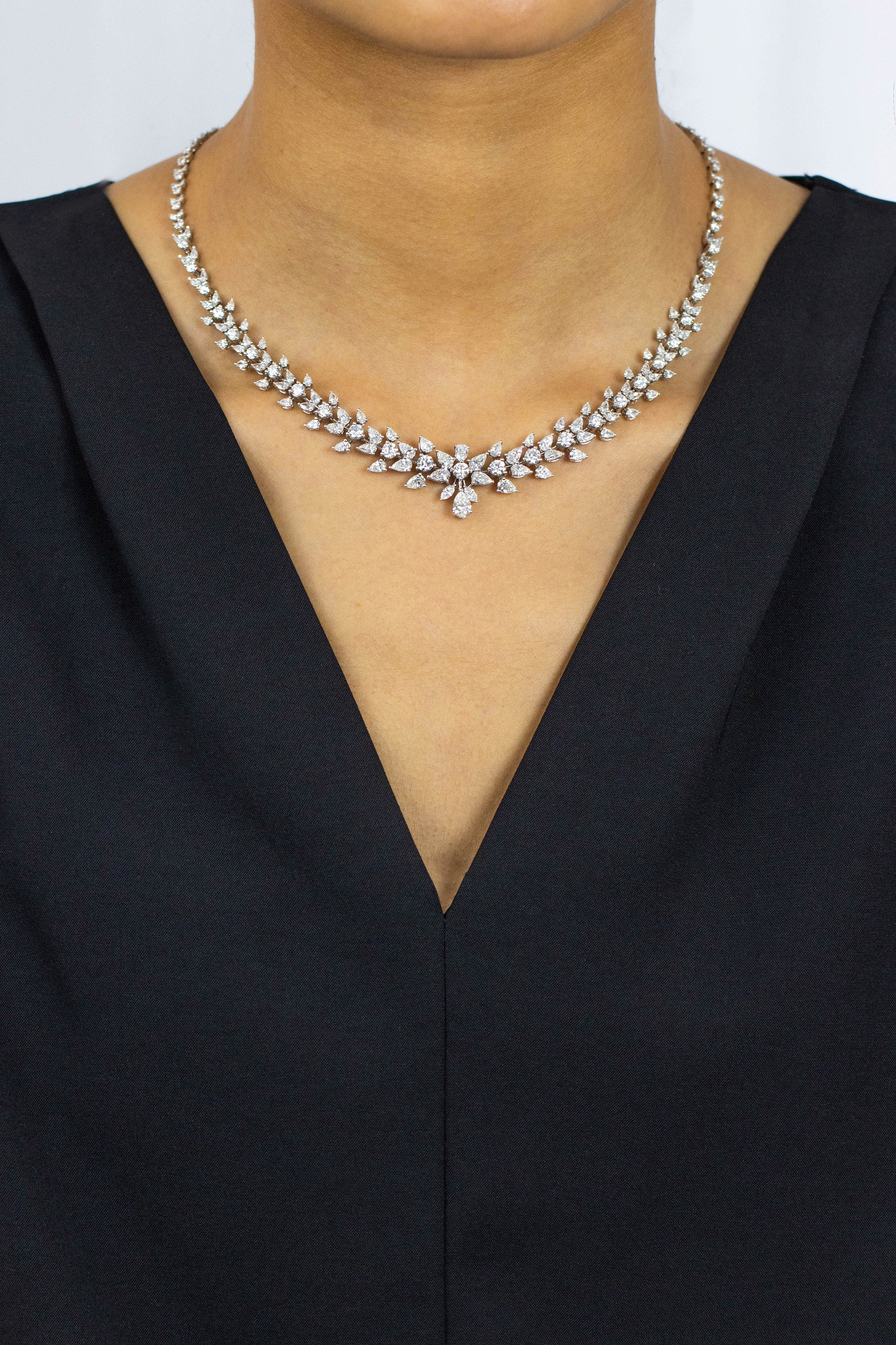 15.01 Carats Total Mixed-Cut Diamond Cluster Fashion Necklace in White Gold