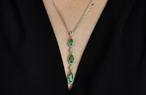 5.50 Carats Total Pear Shape Colombian Emerald & Diamond Pendant Necklace in Yellow Gold & Platinum