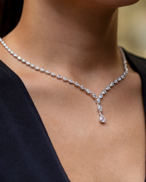 8.94 Carats Total Pear Shape Diamond Necklace in White Gold