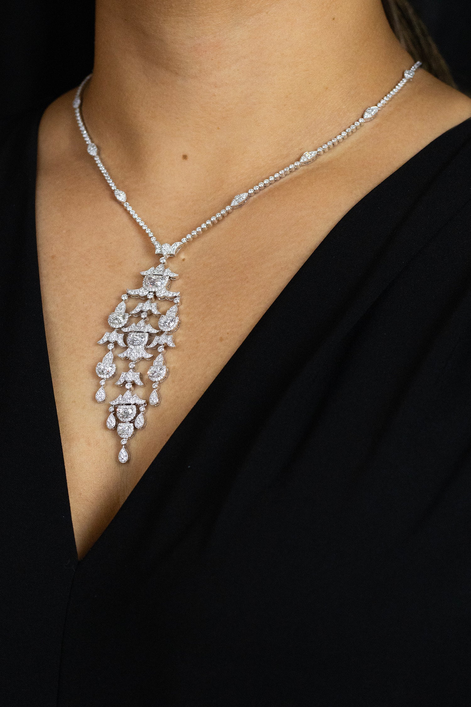 10.49 Carats Total Mixed-Cut Diamond Chandelier Pendant Necklace in White Gold