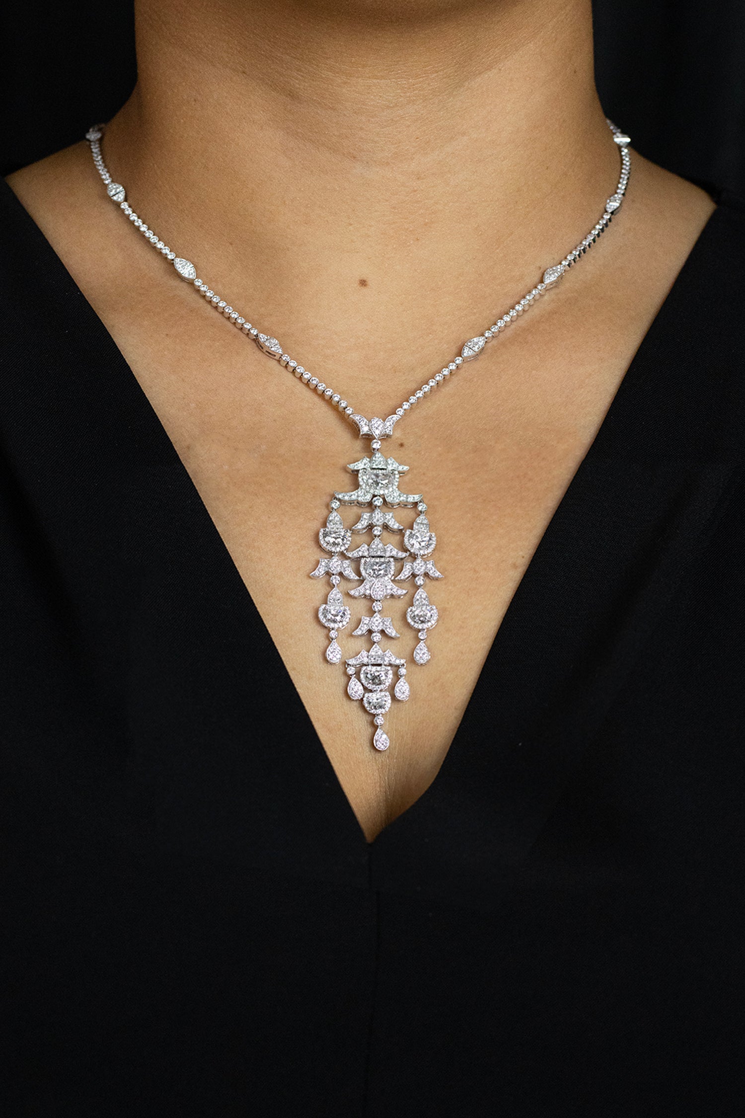 10.49 Carats Total Mixed-Cut Diamond Chandelier Pendant Necklace in White Gold