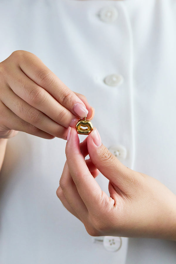 Voluptuous Lips Pendant in 18K Yellow Gold