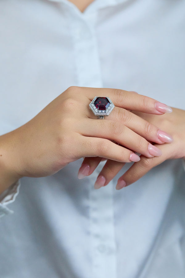 Stunning 11.92 carat hexagon-cut rhodolite garnet ring in platinum