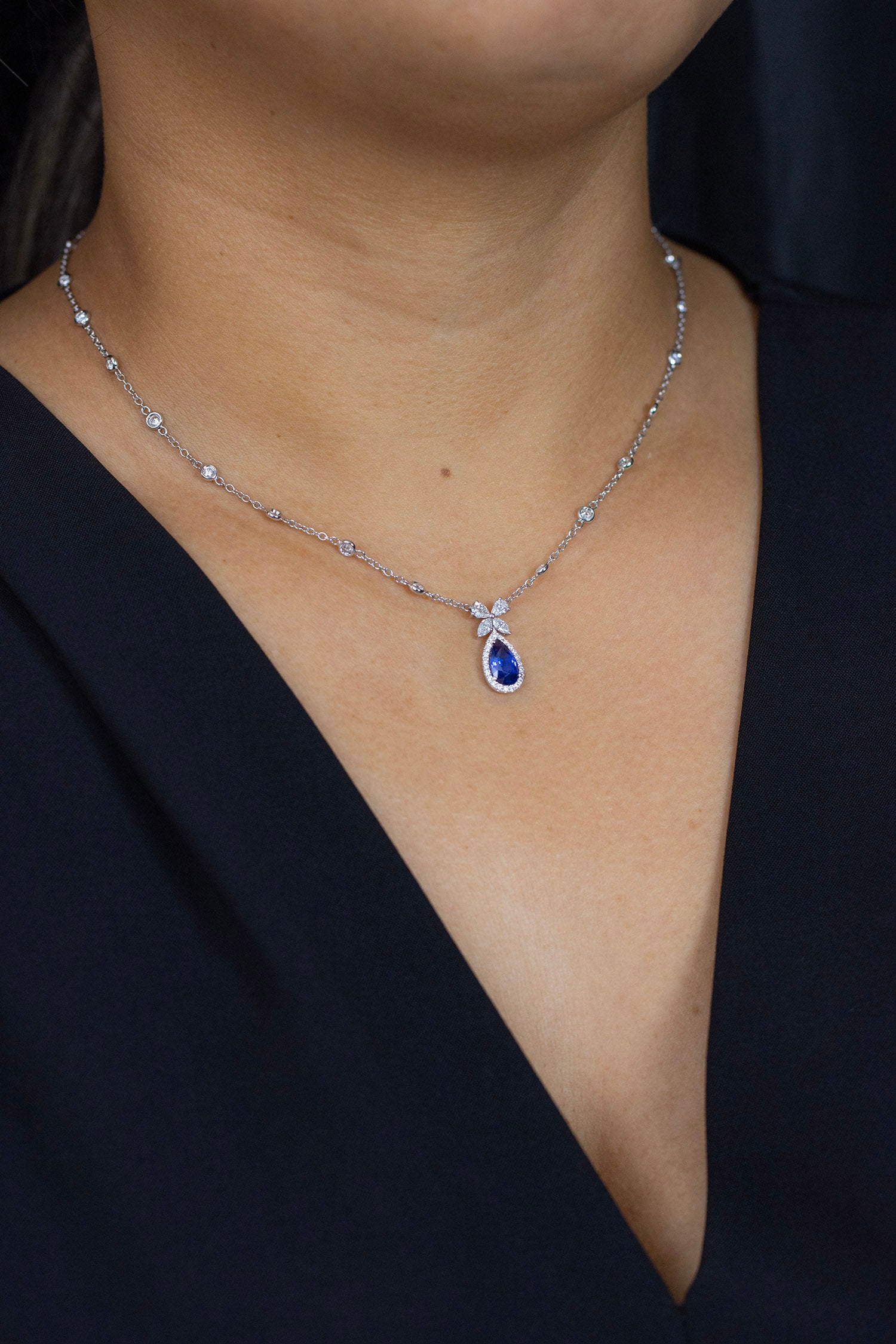 2.98 Carats Total Pear Shape Sapphire & Mixed-Cut Diamond Pendant Necklace in White Gold