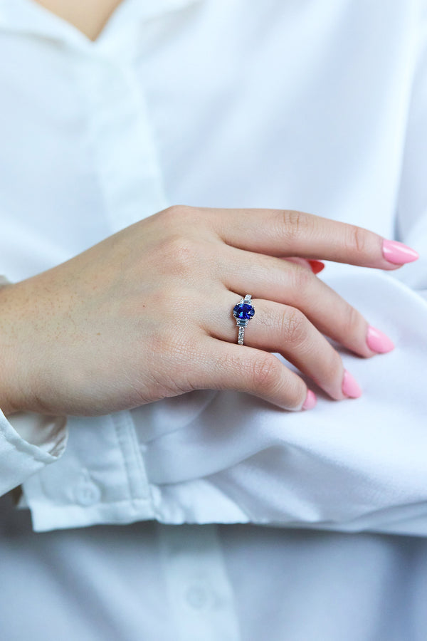 1.52-carat oval sapphire & diamond engagement ring