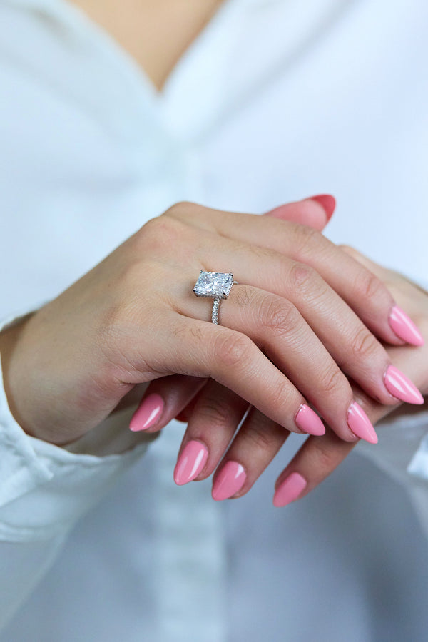 GIA Certified 4.40 Carats Radiant Cut Diamond Engagement Ring in Platinum