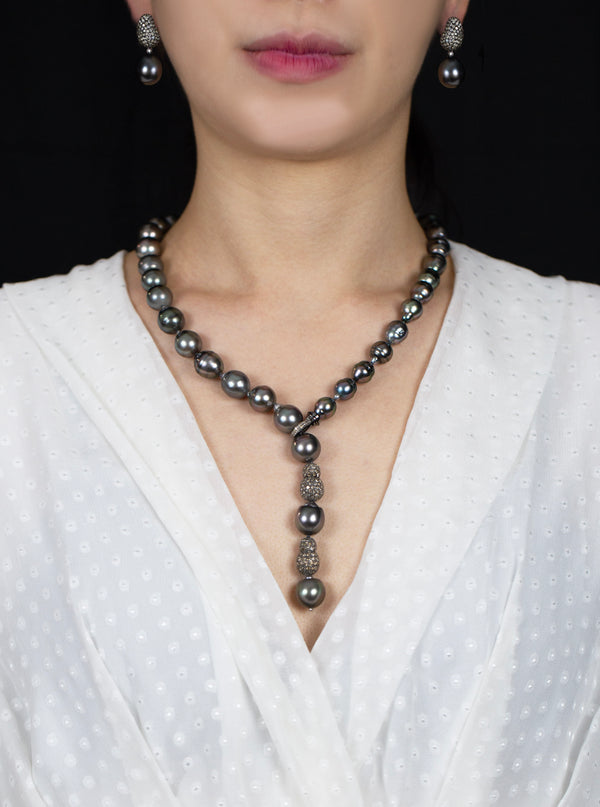 4.00 Carats Total Black Diamond & Tahitian Baroque Pearl Necklace in Black Rhodium