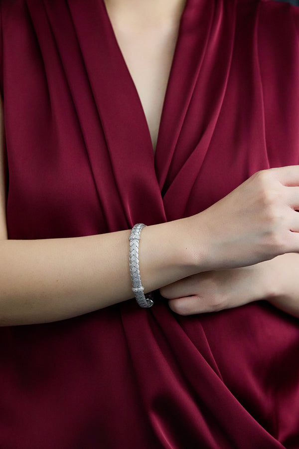 diamond bangle bracelet in white gold