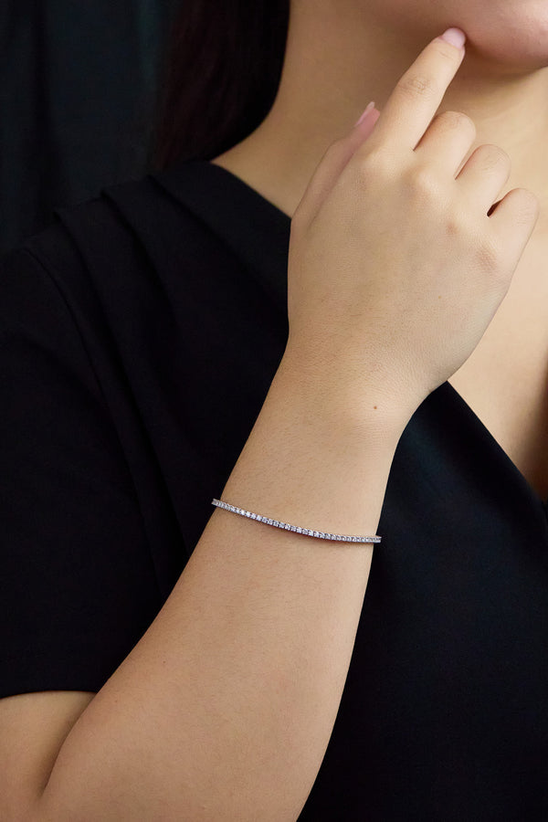 Elegant 2.11-carat round brilliant cut diamond tennis bracelet