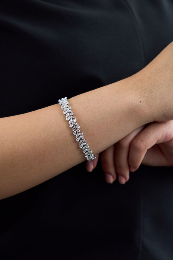 pear shape diamond bracelet in white gold