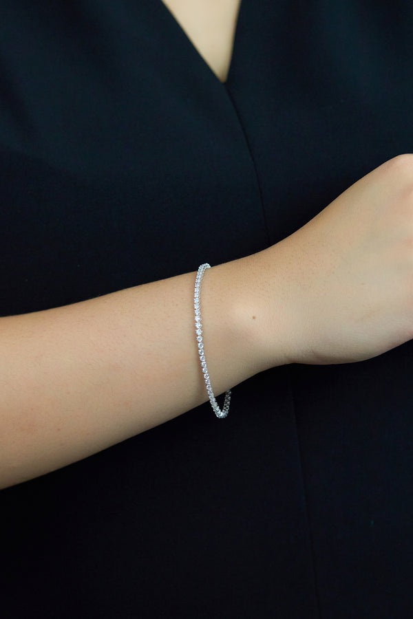 2.57 carat round brilliant-cut diamond tennis bracelet in white gold