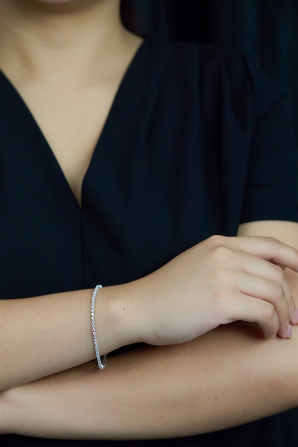 brilliant-cut diamond tennis bracelet in white gold