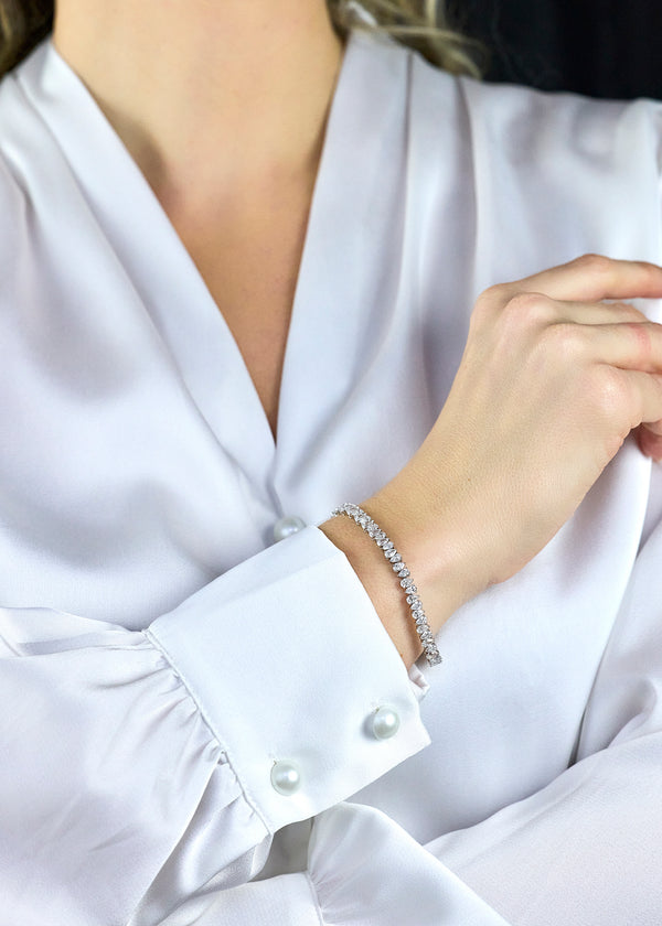 8.54 Carats Total Alternating Pear-Shaped Diamond Tennis Bracelet in White Gold
