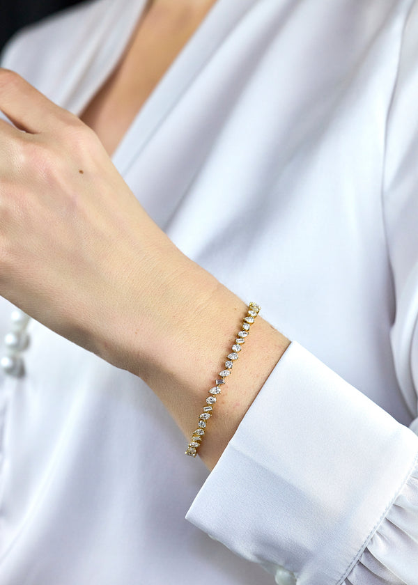 5.58 Carats Total Mixed-Cut Diamond Tennis Bracelet in Yellow Gold