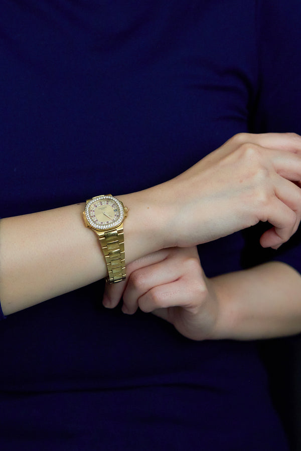 Rare Patek Philippe Nautilus Wristwatch in Yellow Gold, Ref. 4700/104
