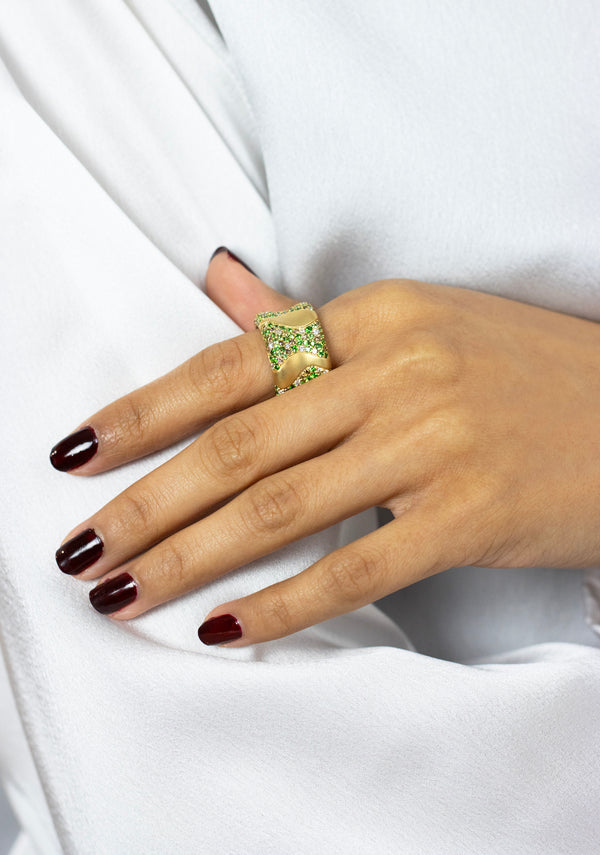 1.61 Carat Total Round Cut Tsavorite Garnet & Diamond Fashion Ring in Yellow Gold