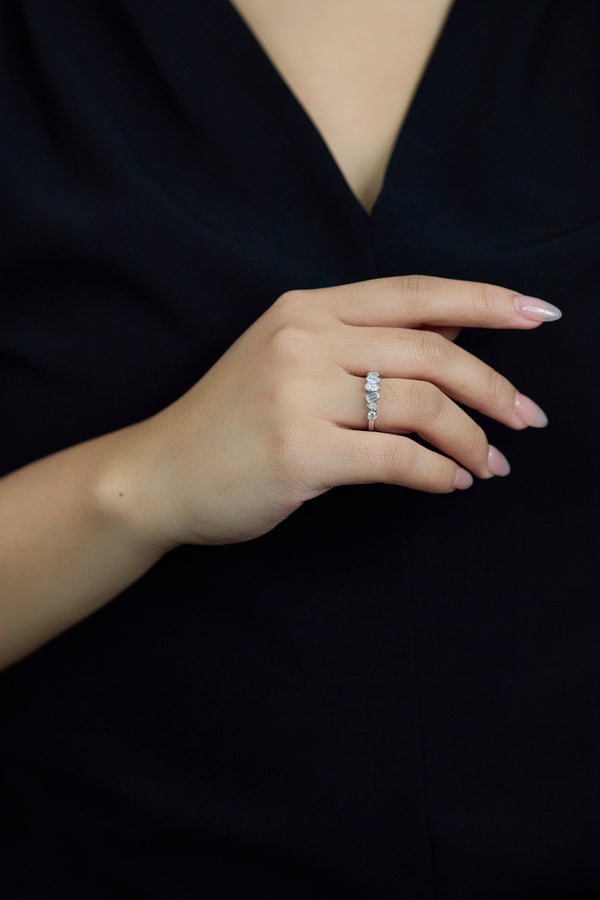 1.05 Carats Total Mixed-Cut Diamond Seven-Stone Fashion Ring in White Gold