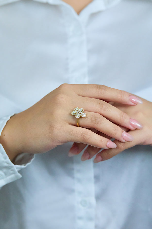 mixed cut diamond floral fashion ring in yellow gold