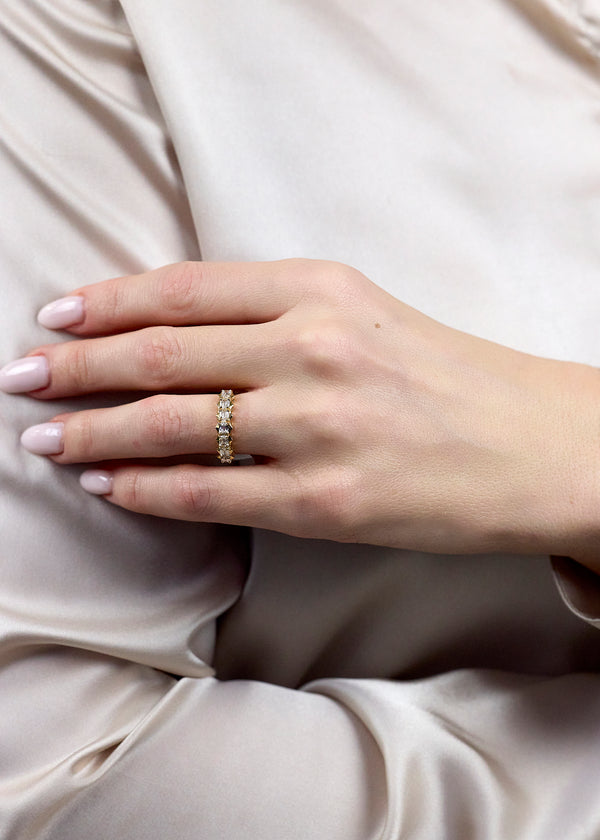 Seven-Stone Antique Cushion Cut Diamond Band in Yellow Gold