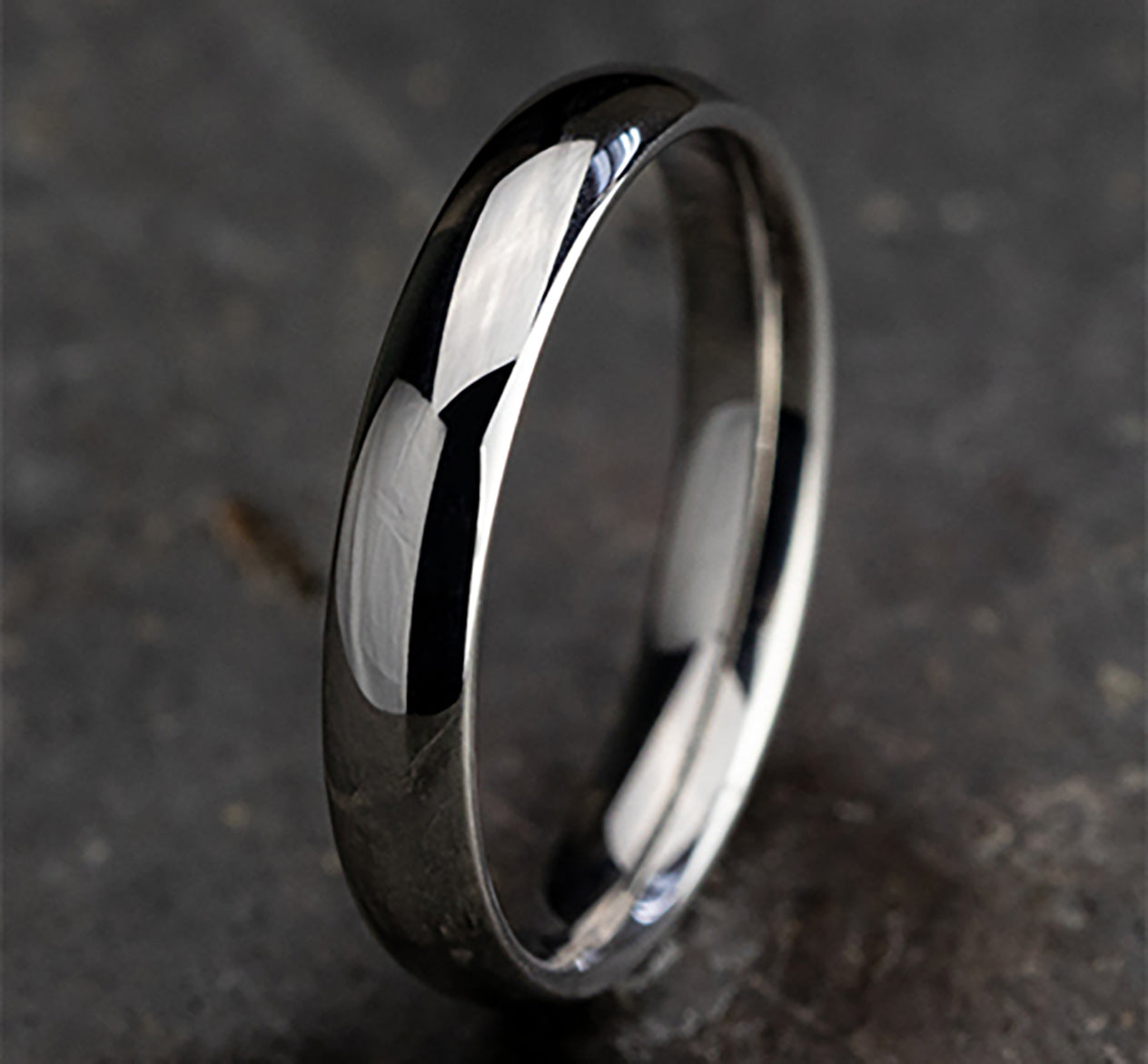 4mm Width Classic Comfort Fit Wedding Band in Platinum