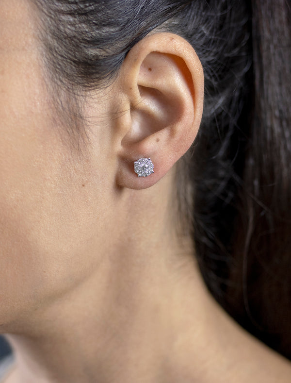 0.93 Carat Stud Earring in White Gold
