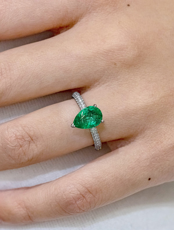 1.42 Carats Pear Shape Colombian Emerald & Diamond Engagement Ring in Platinum